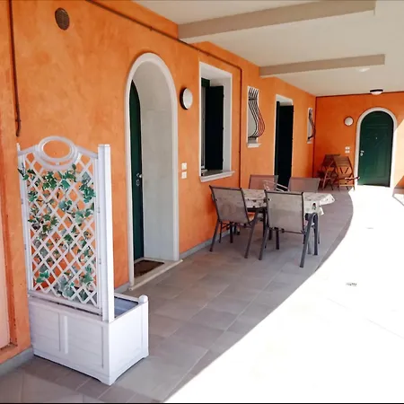 Super Location Front Apartment *