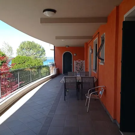 Super Location Front Apartament Sirmione